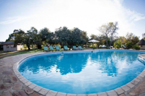 Отель Dzata Private Game Lodge  Hammanskraal